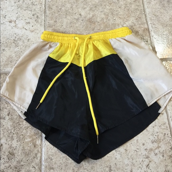 PRETTY LITTLE THING SHORTS - Picture 1 of 3